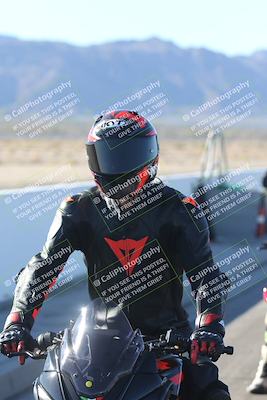 media/Dec-01-2025-Moto Forza (Mon) [[2daa91e15f]]/4-Around the Pits/